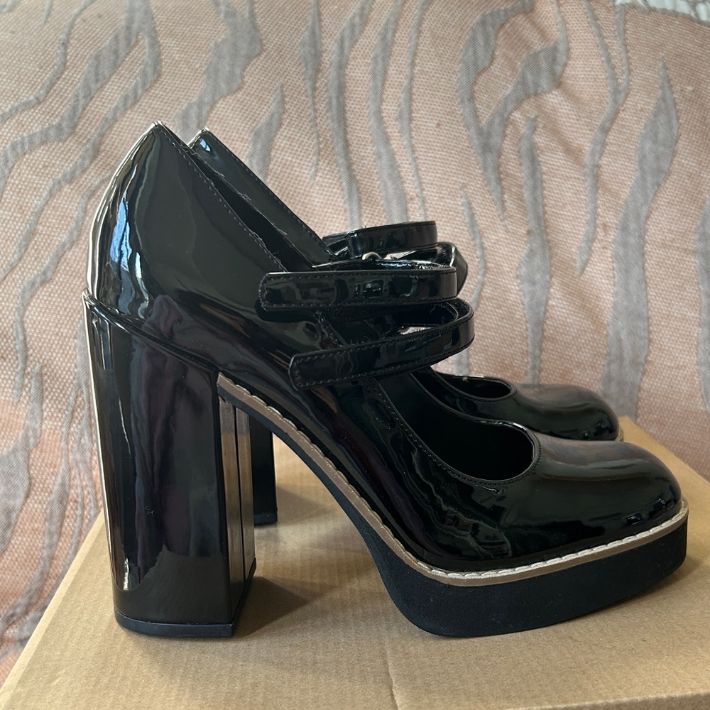 [NIB] Steve Madden Black Patent Twice Platform Mary Janes Pump size 8